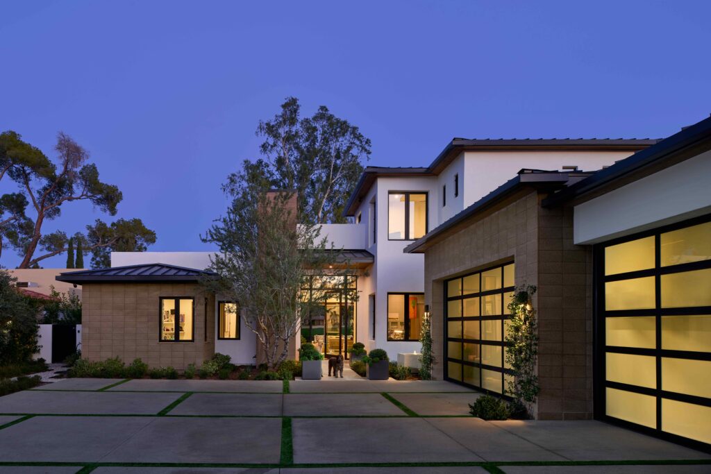 elegant-garage-doors-Desert-Contemporary