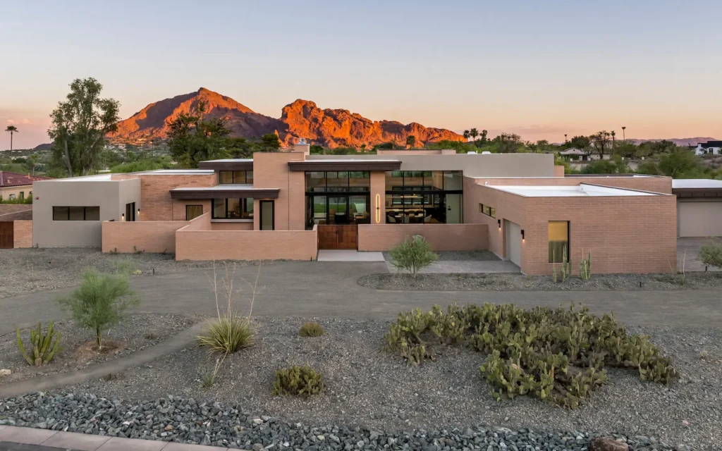 Luxury Paradise Valley custom home builder modern design